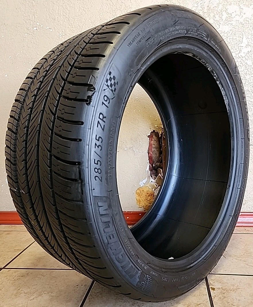 285/35ZR19 99Y Michelin Pilot Sport All Season 4 ZP 8.5/32 DOT 3923 2853519