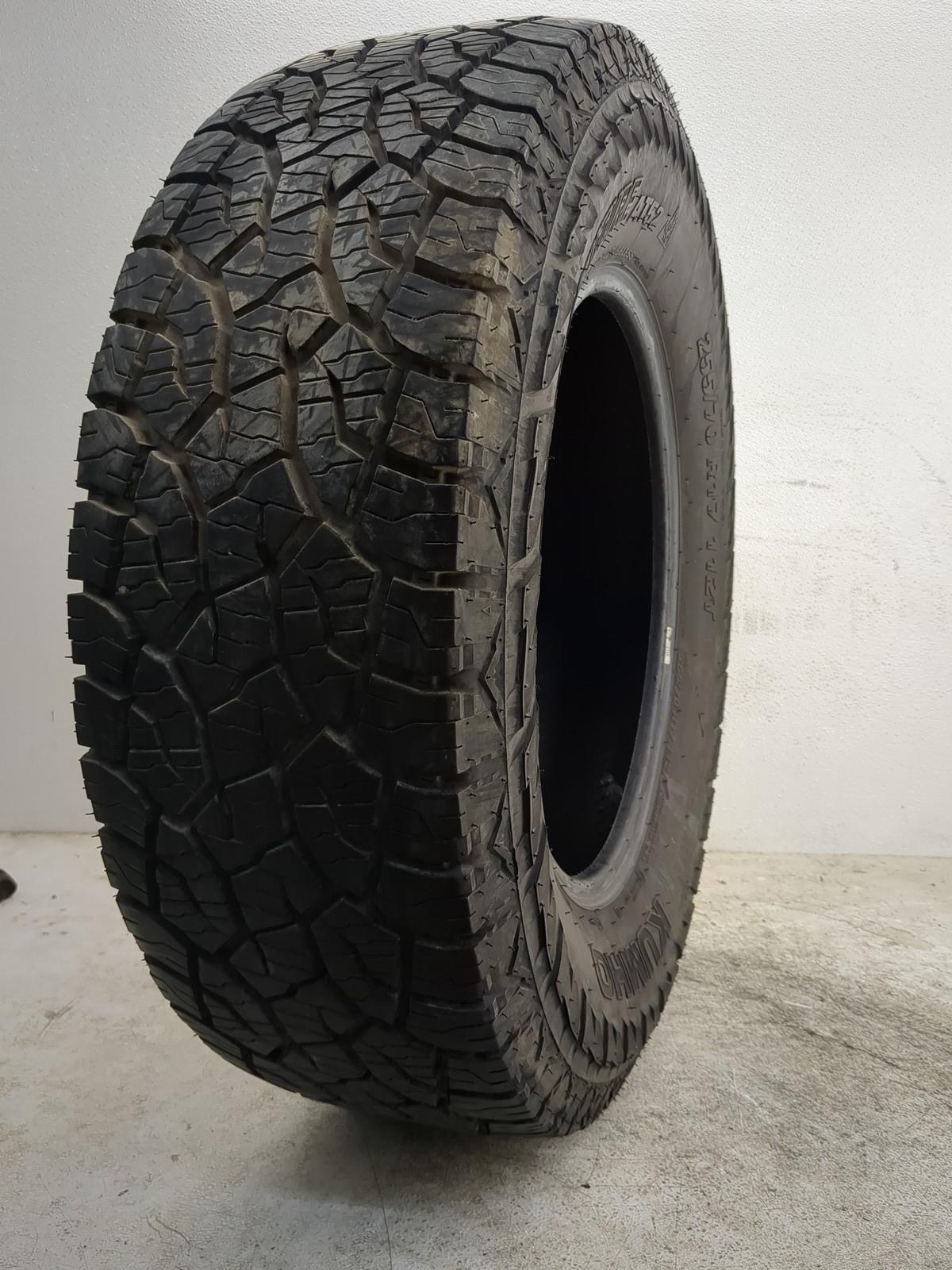 Used Tire 225/70R17 KUMHO ROADVENTURE AT52 112T – Tread Depth 10/32