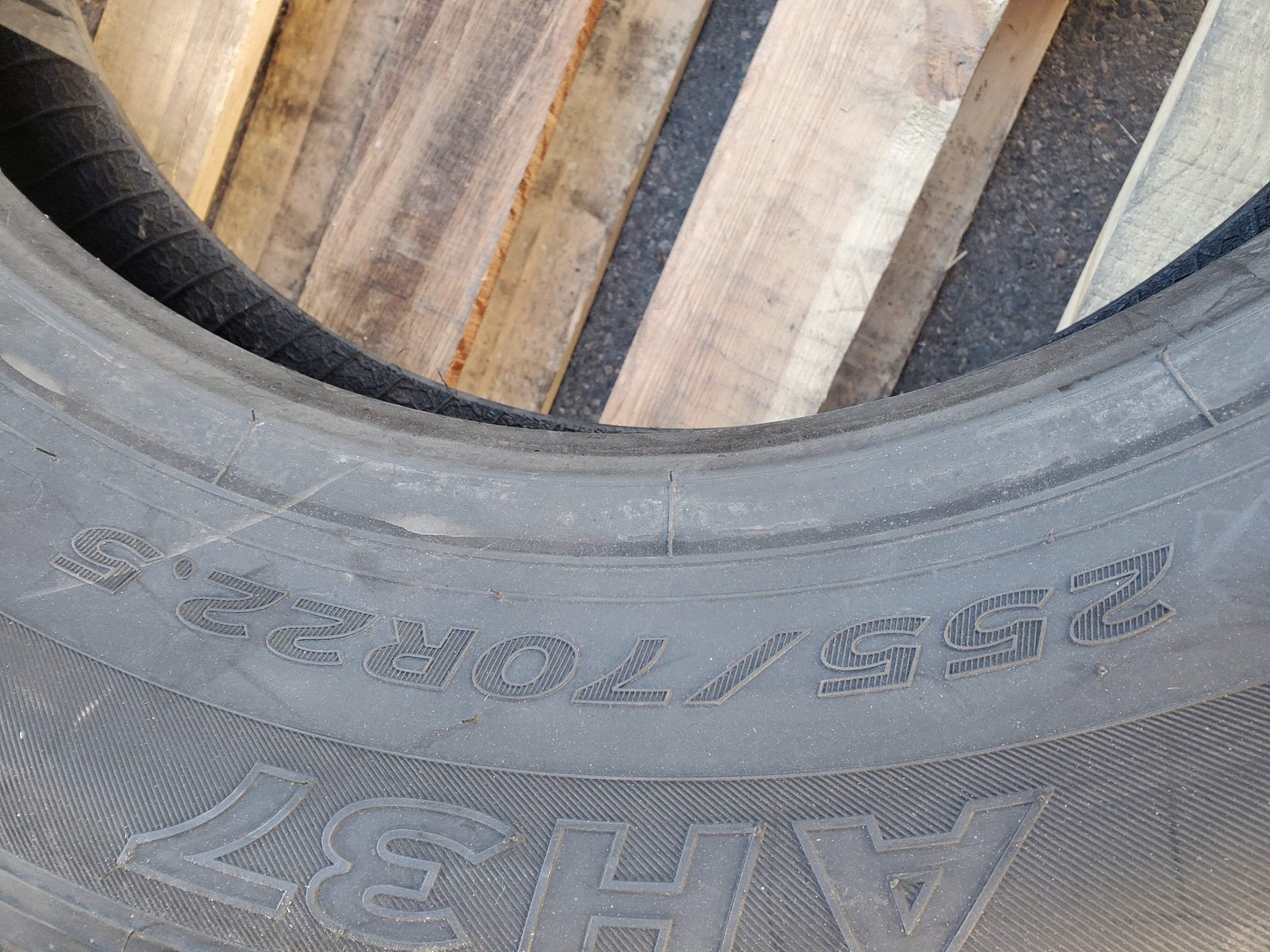 HANKOOK AH37 BSW LT 255 70 22.5 140/137M 16PLY STEER TIRE 3002450
