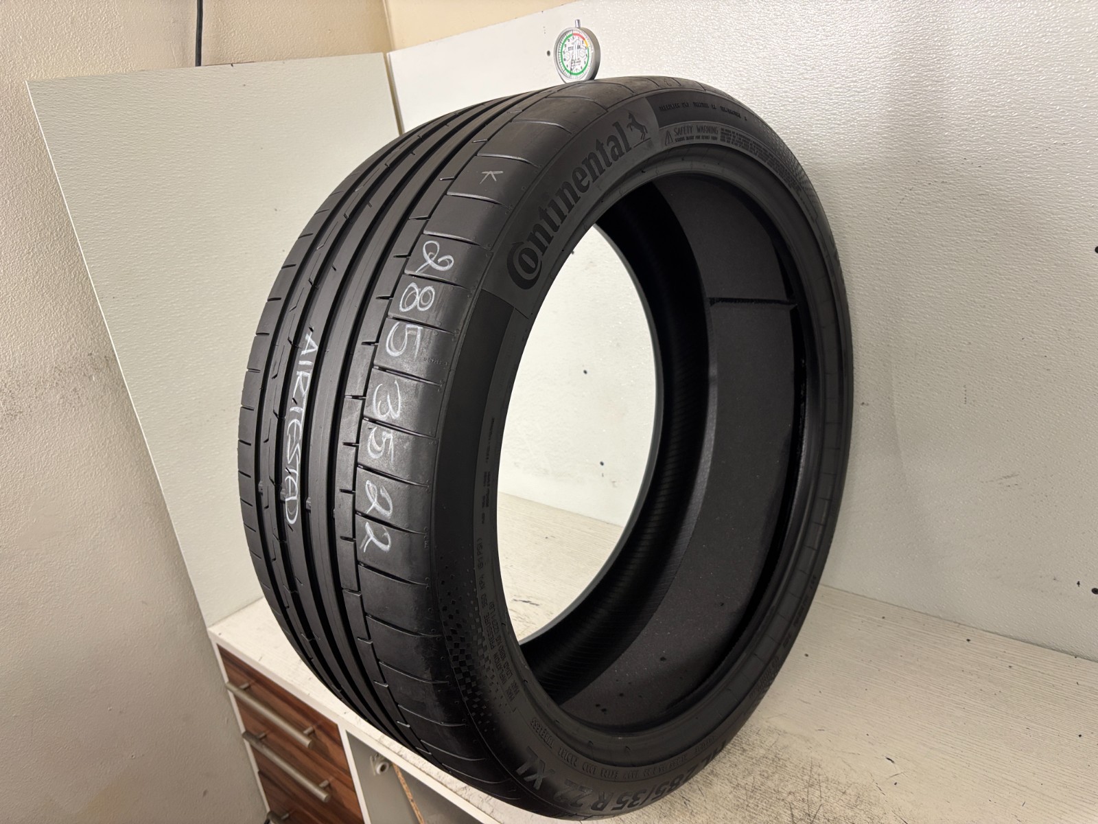 1 Tire 285 35 22 Continental SportContact 6 A01 (7.00-8.00/32=77-88% Tread Left)