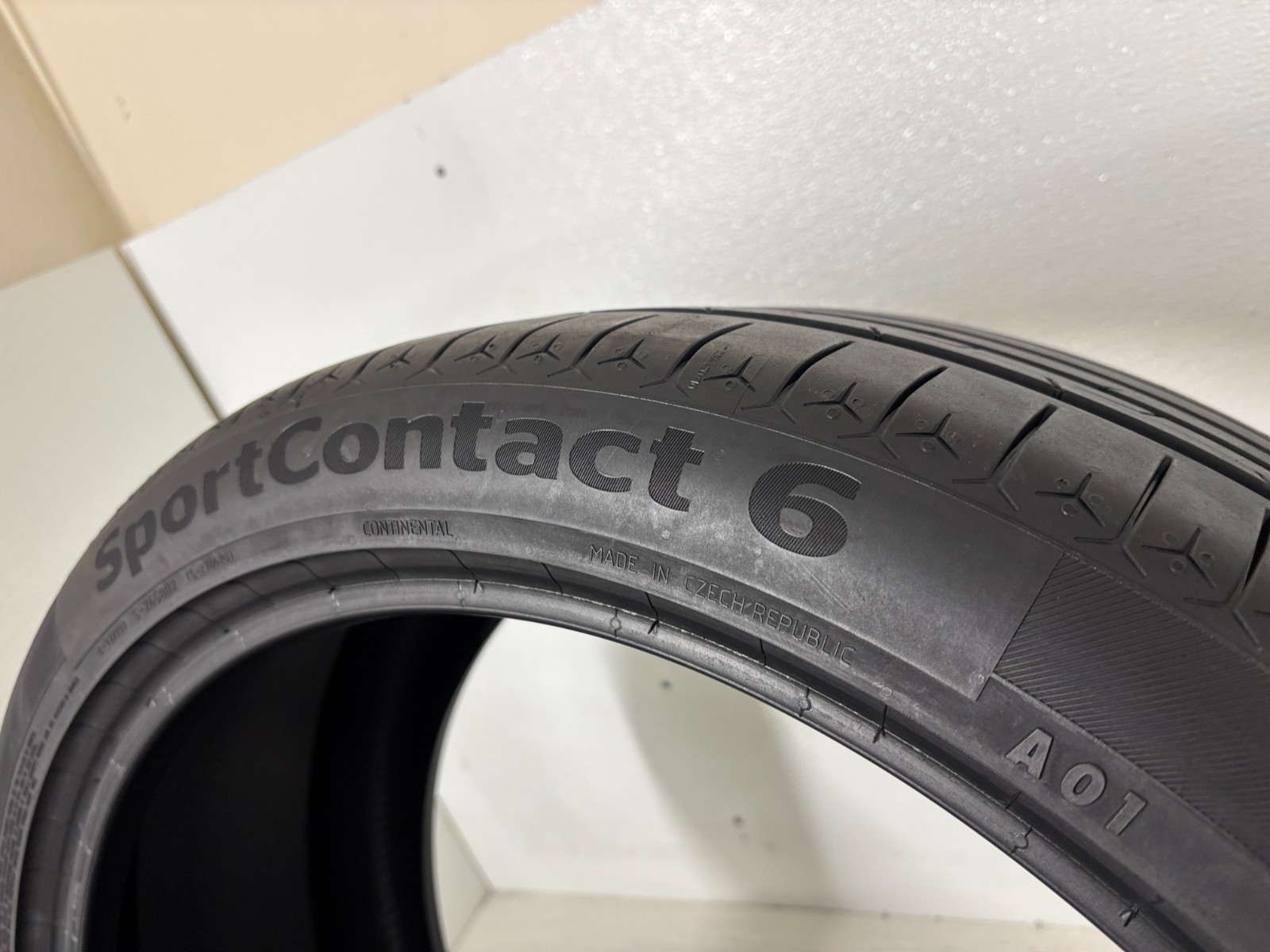 1 Tire 285 35 22 Continental SportContact 6 A01 (7.00-8.00/32=77-88% Tread Left)