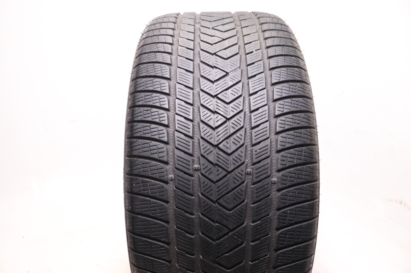 Used 325/40R22 Pirelli Scorpion Winter MO1 – 114V – 5.5/32