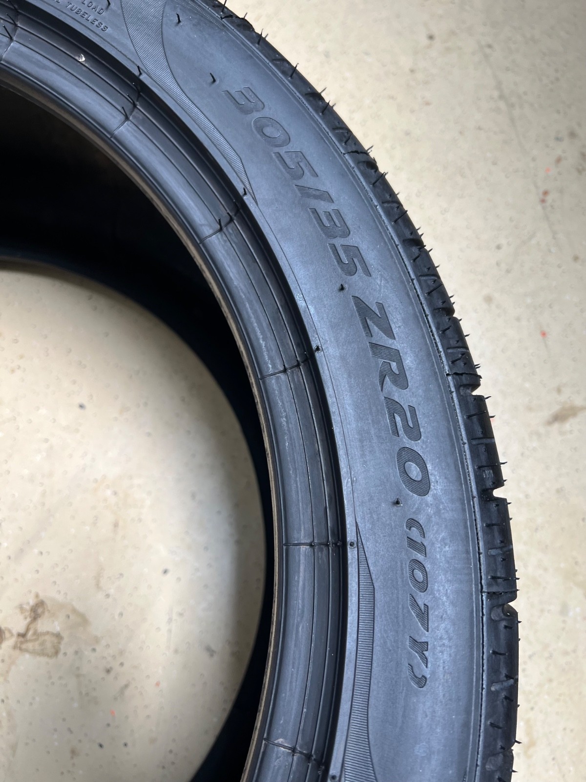 1 – TAKEOFF 305/35ZR20 XL (107Y) Pirelli P Zero PZ4 – 7047 NO REPAIRS