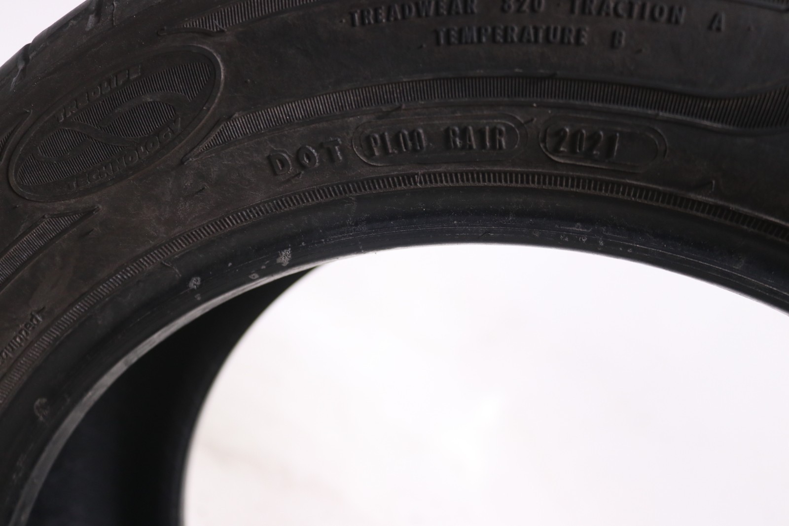 Set of 4 Used 225/55R17 Goodyear Assurance MaxLife – 97V – 8.5-9.5/32