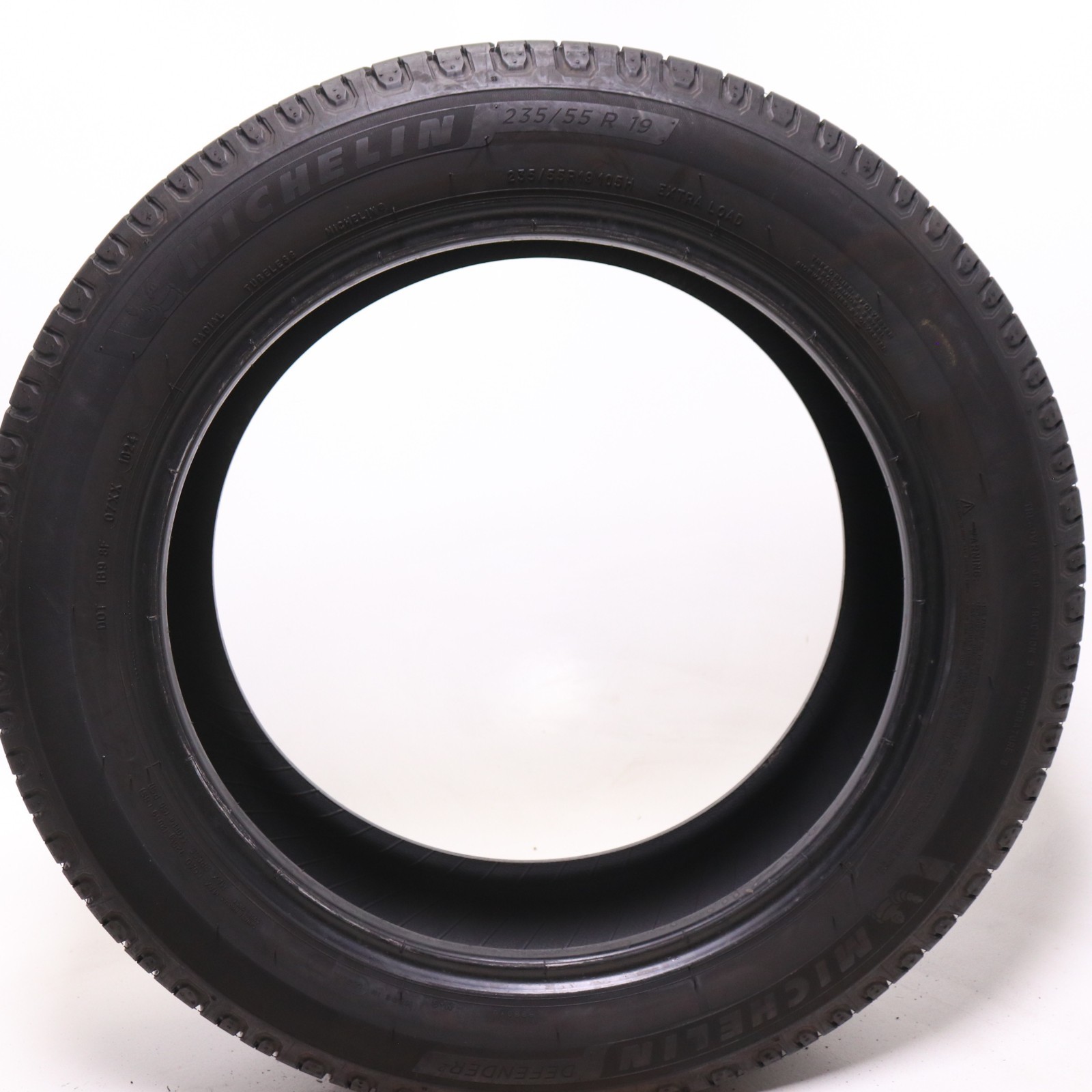 Set of 2 Used 235/55R19 Michelin Defender 2 – 105H – 9-10/32