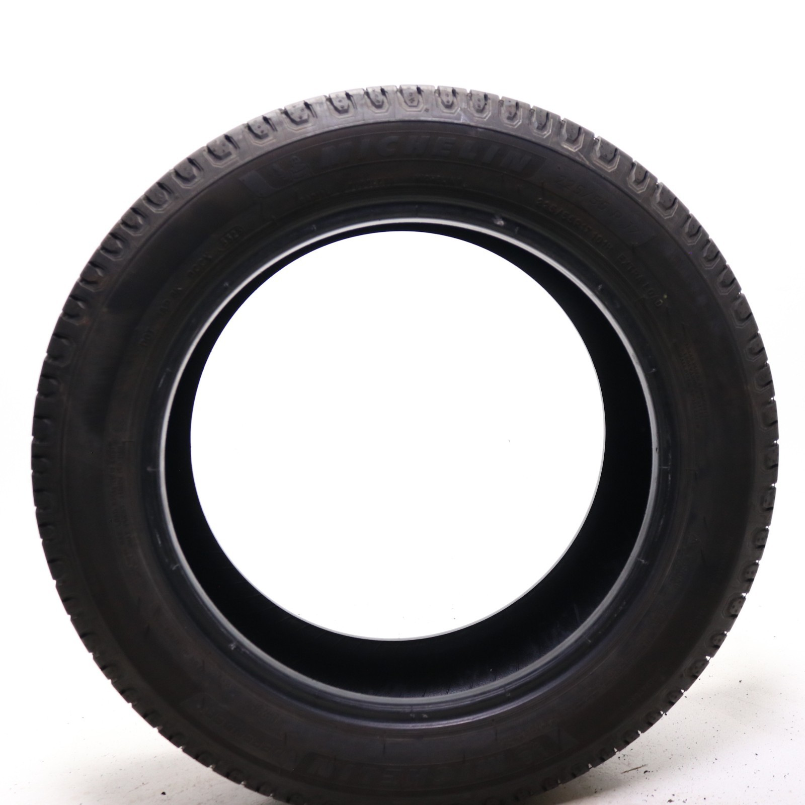 Set of 2 Used 225/55R17 Michelin Defender 2 – 101H – 9.5-10/32 No Repairs