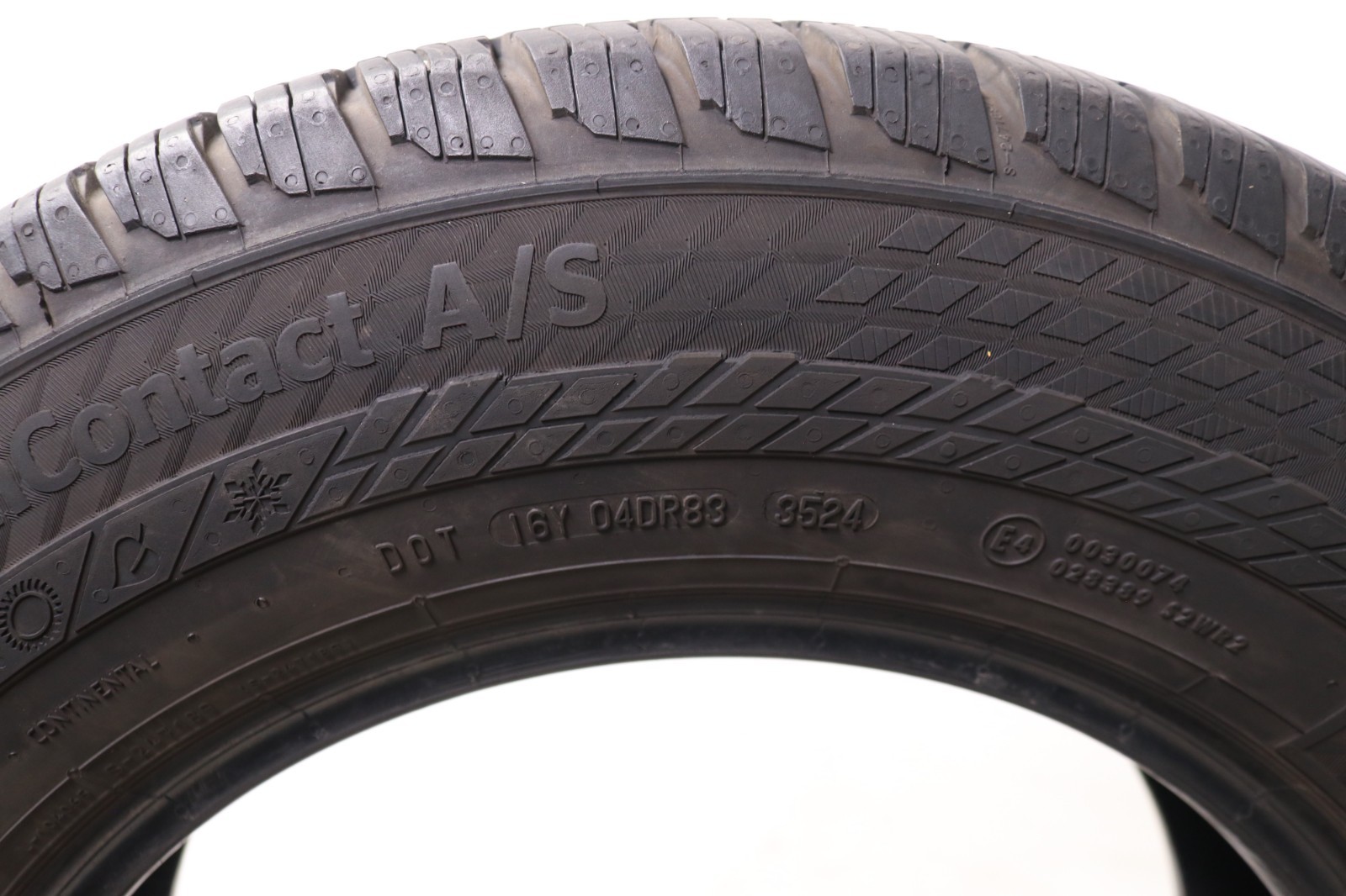 Set of 2 Used 235/65R16C Continental VanContact A/S – 121/119R – 9.5-10.5/32