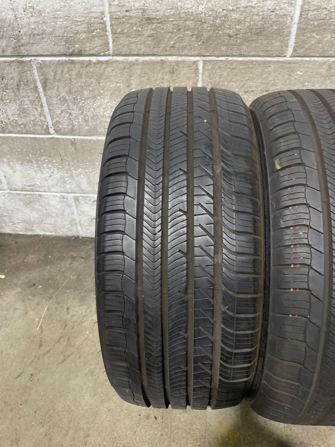 2x P225/40R18 Goodyear Eagle Sport All-Season AO 10/32 92 H Used Tires 2254018