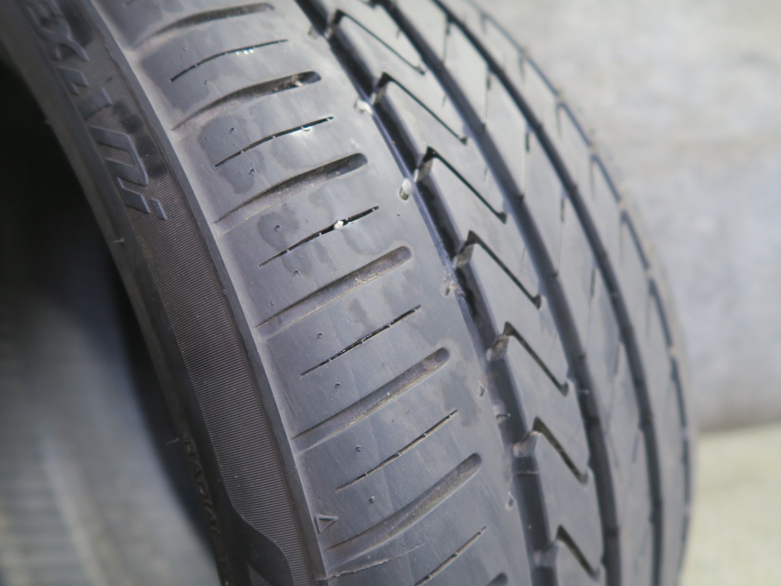 SET OF 2 LEXANI LX-TWENTY A/S TIRE 275/35 ZR20 102W XL 1625 9/32 TREAD