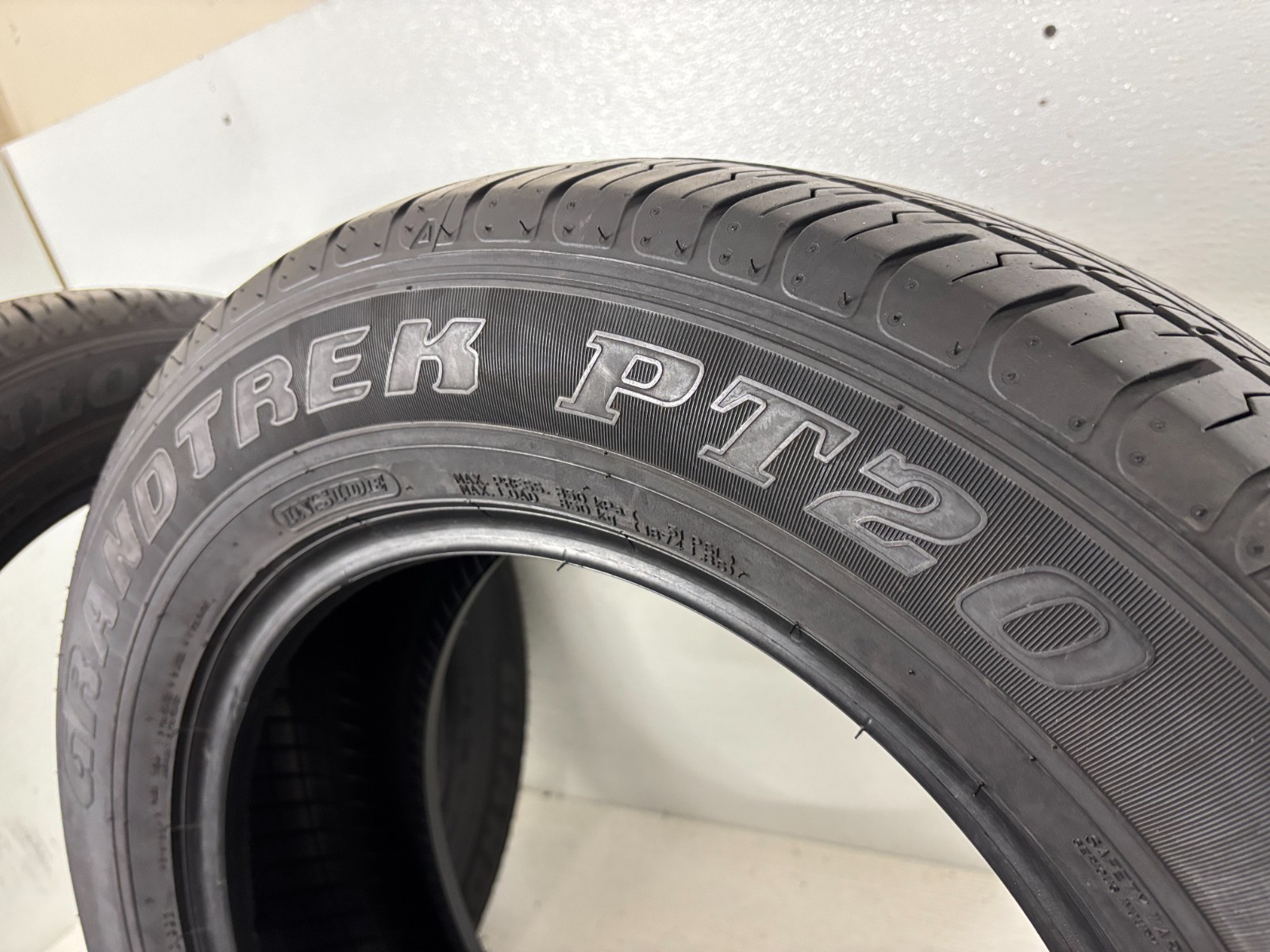 NO SHIPPING ONLY LOCAL PICK UP Set 4 Tires 225 65 17 Dunlop Grandtrek PT20