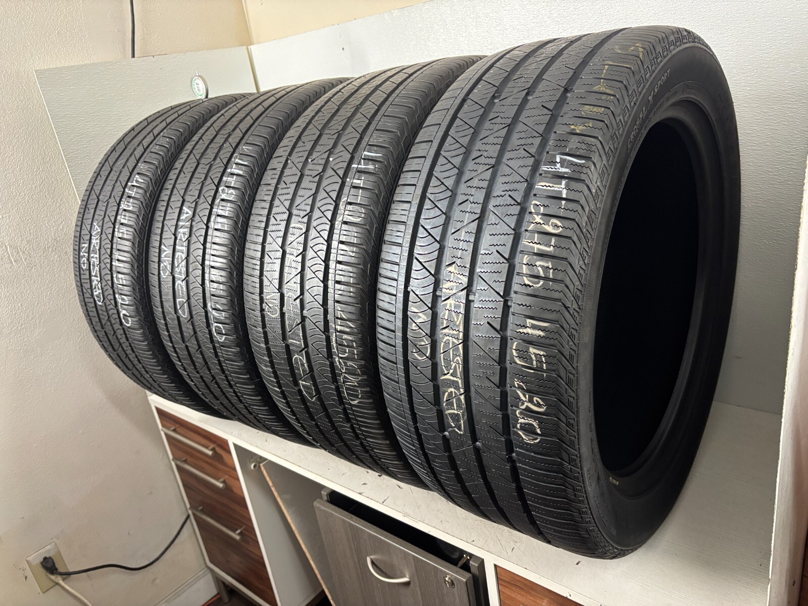 NO SHIPPING ONLY LOCAL PICK UP 4 Tires 275 45 20 Continental CrossContact Sport
