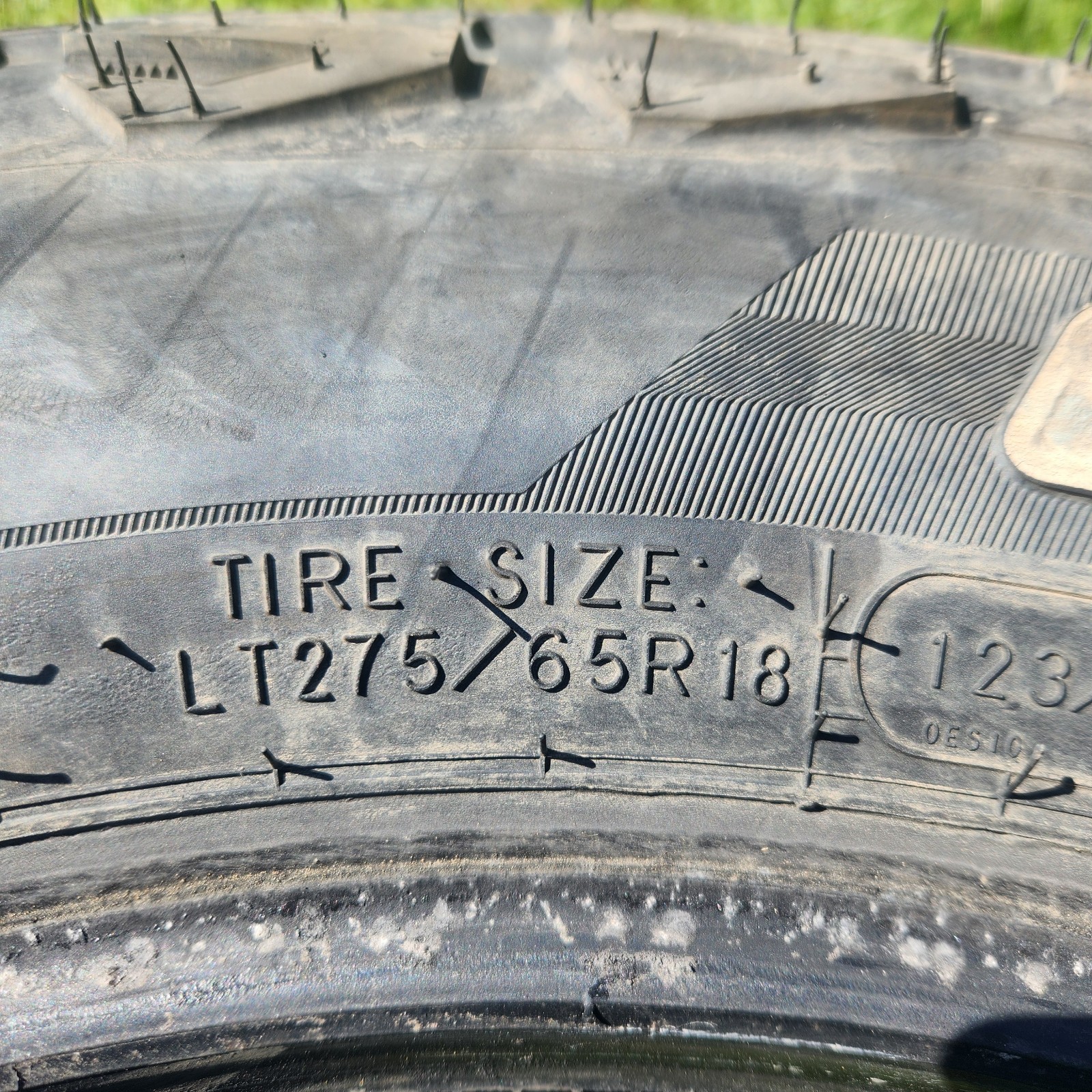 4- Used COOPER DISCOVERER STRONGHOLD AT LT275/65R18 123S E1 RWL