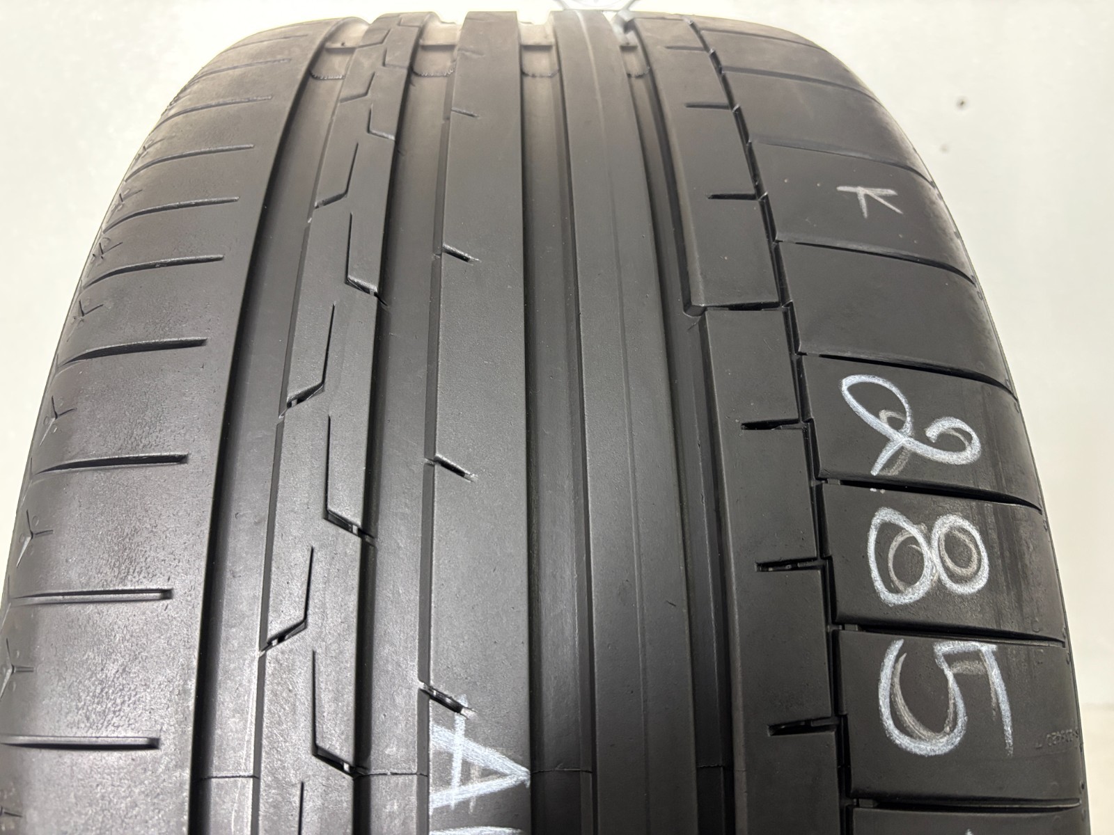 1 Tire 285 35 22 Continental SportContact 6 A01 (7.00-8.00/32=77-88% Tread Left)