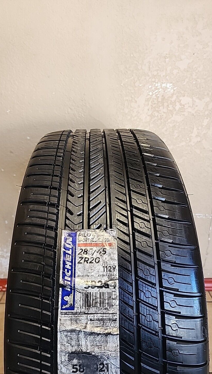 285/45ZR20 112Y Michelin Pilot Sport All Season 4 10/32 DOT 0124 2854520