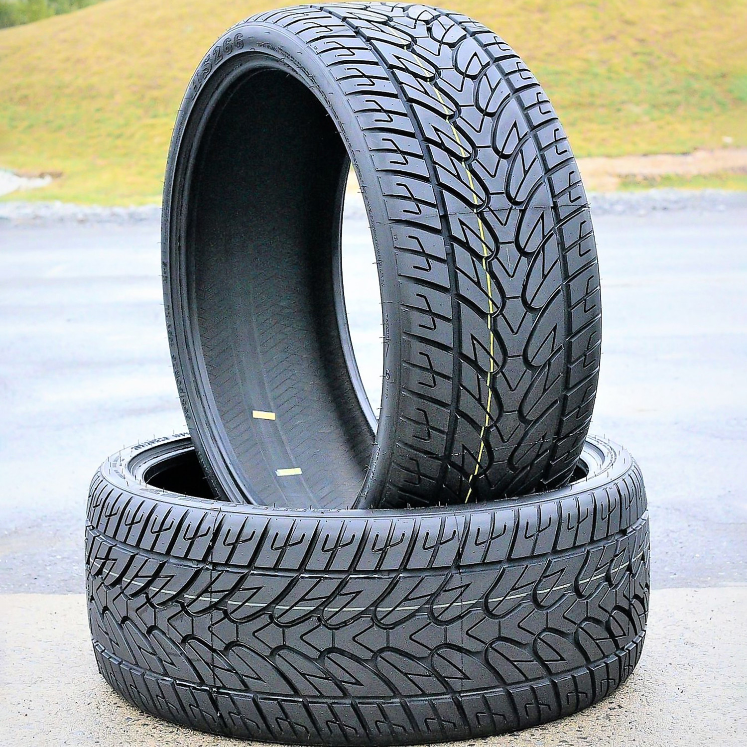 Fullway HS266 305/35R24 112V XL A/S Performance Tire