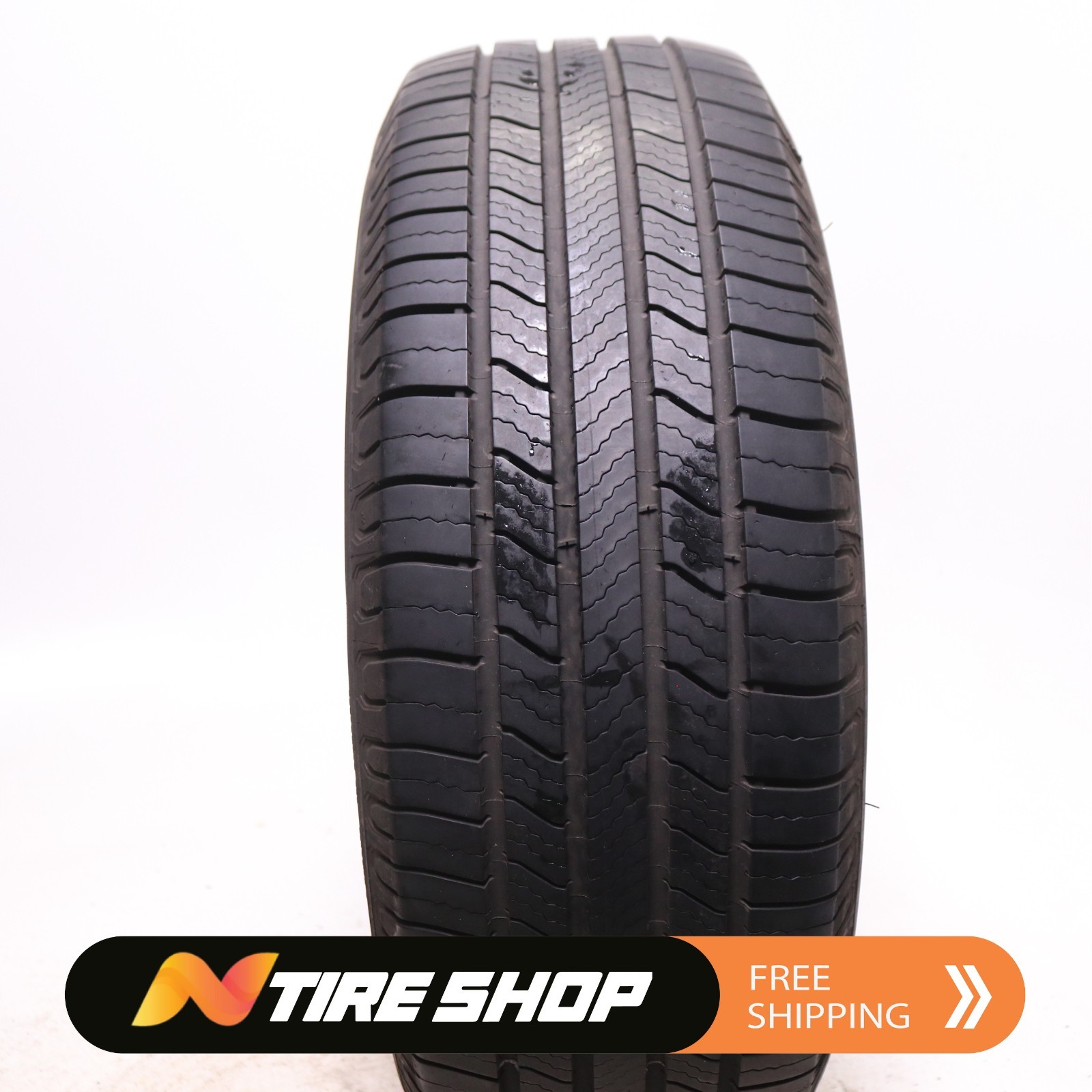 Set of 2 Used 235/65R17 Michelin X Tour A/S 2 – 104H – 8.5-9.5/32