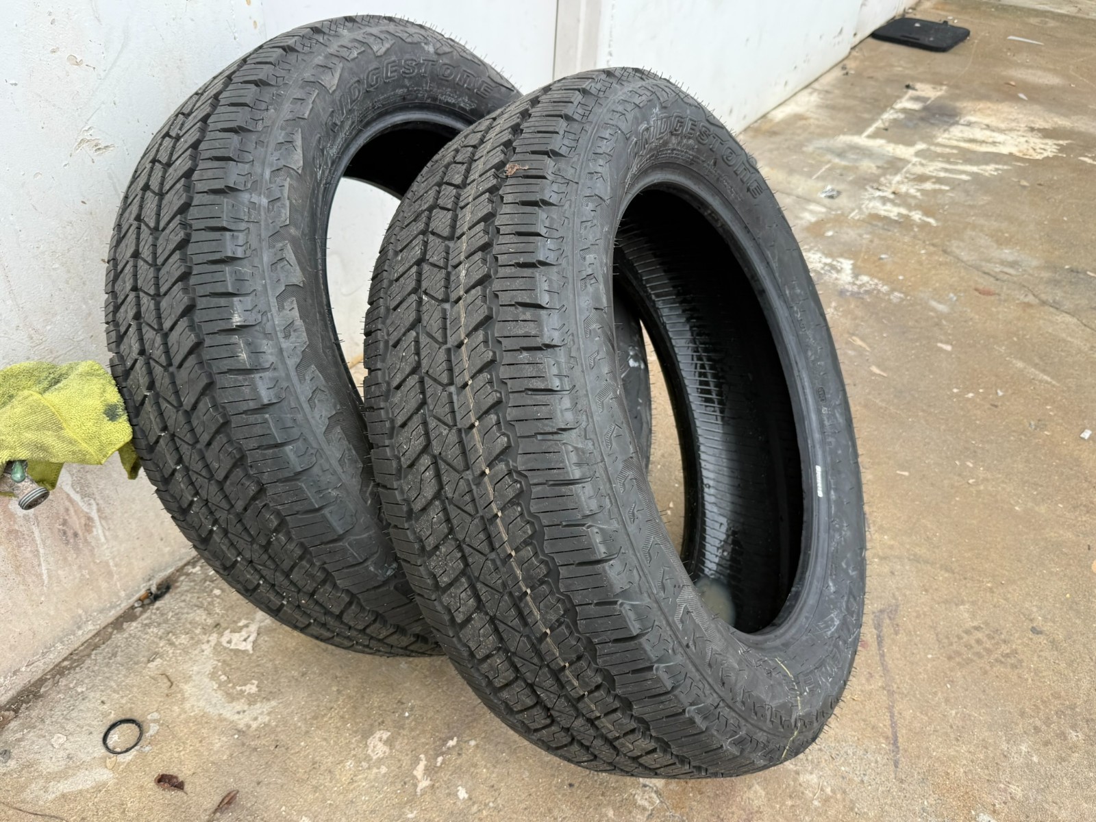 (2) LIKE NEW 255/55R20 Bridgestone Dueler RH-S, 11/32, 2024 Date Code