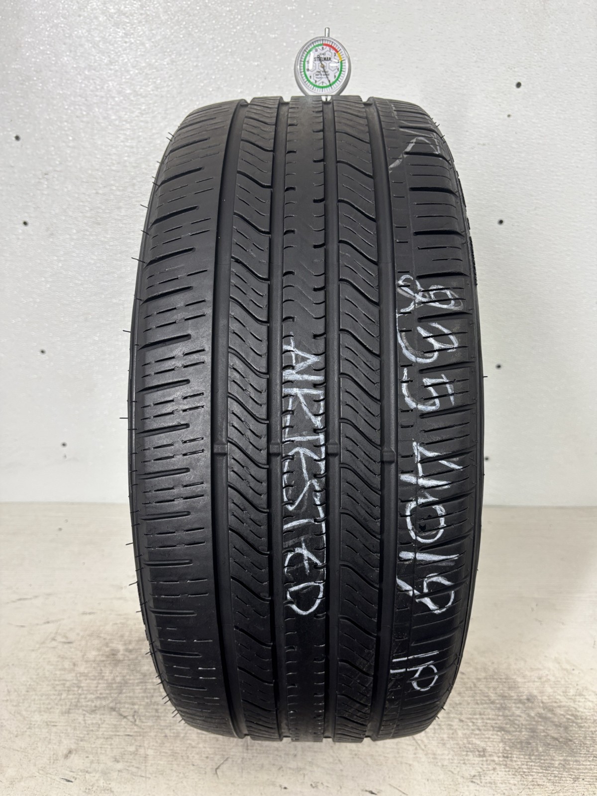 NO SHIPPING ONLY LOCAL PICK UP 1 tire 235 40 19 GT Radial Maxtour LX 96V