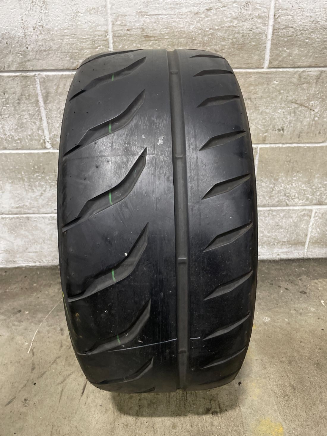 1x P245/40R18 Toyo Proxes R888R 5/32 97 Y Used Tire 2454018
