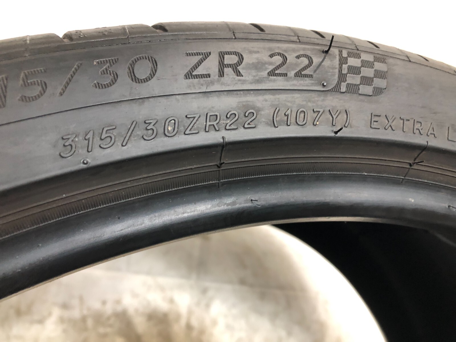 [1] Michelin Pilot Sport 4S P315/30ZR22 315 30 22 Tire 6.0-6.75/32