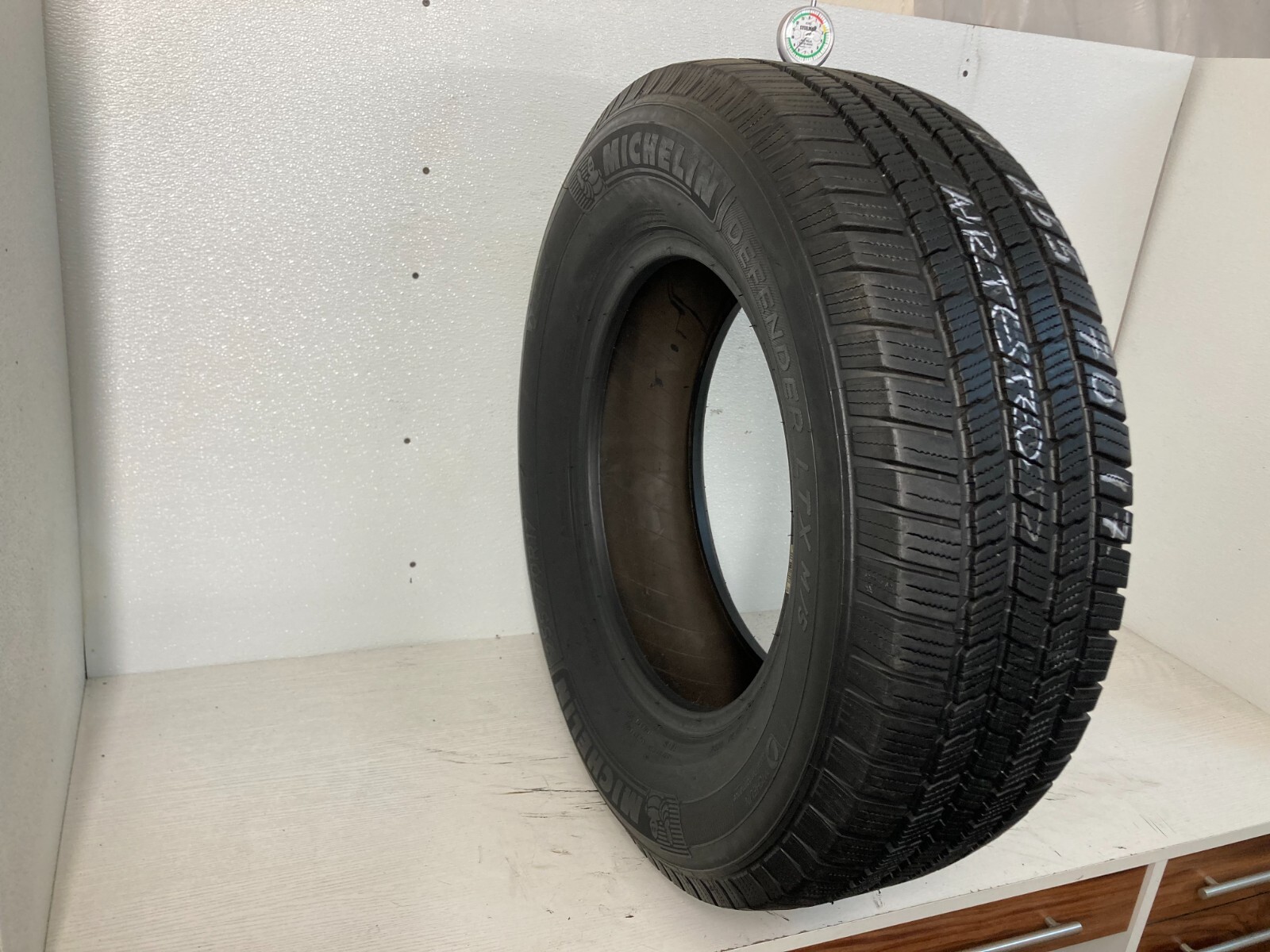 1 Tire 255 70 17 Michelin Defender LTX M/S (8.50/32 Tread Left) 112T