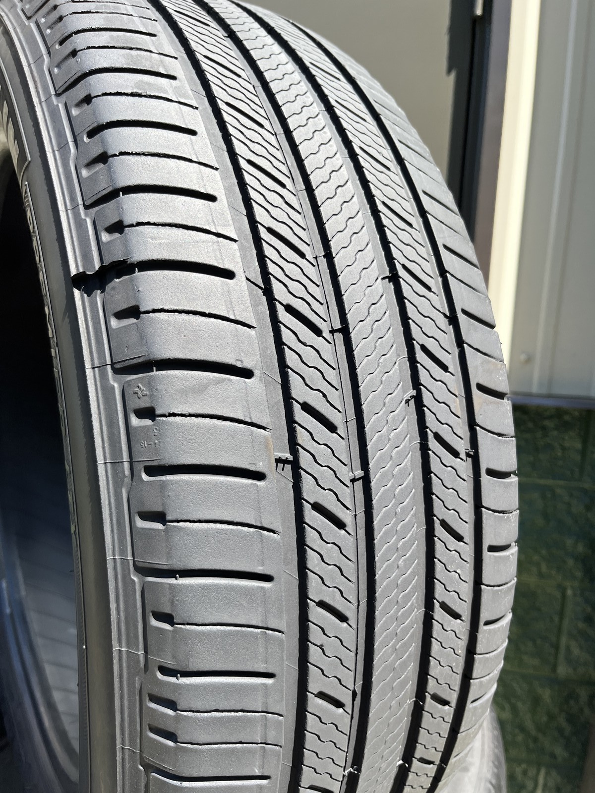 1 Tire Michelin Premier LTX 235/55R20 102V DOT.1825 7.5/32