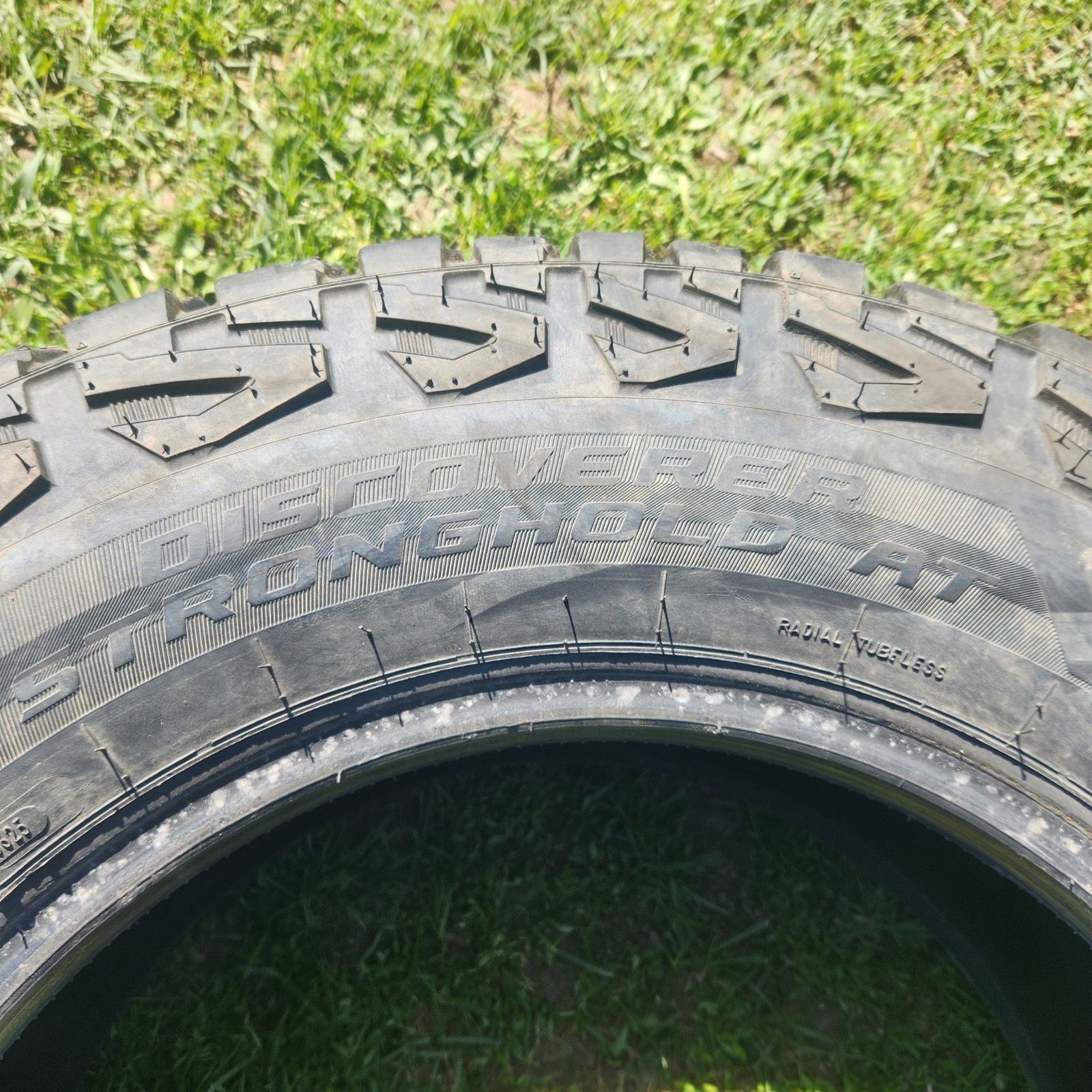 4- Used COOPER DISCOVERER STRONGHOLD AT LT275/65R18 123S E1 RWL