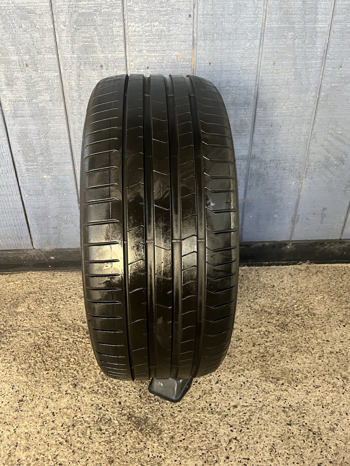 Used Pirelli PZero PZ4 Luxury 275/40R21 107Y 7.5/32”
