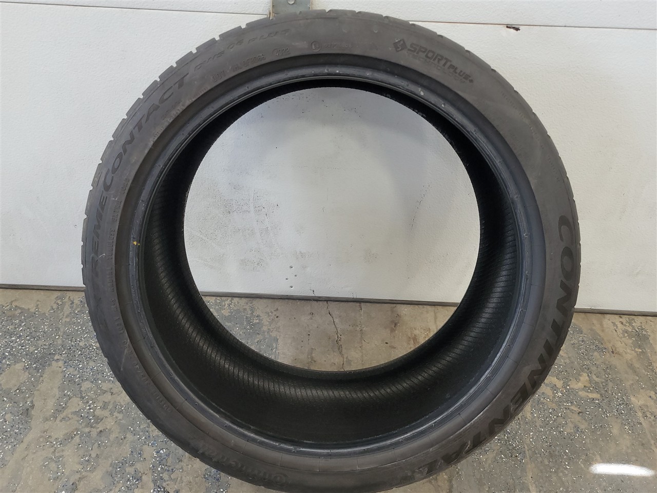 2021 CAMARO SS TIRE CONTINENTAL EXTREMECONTACT 305/30R20 10K MILES