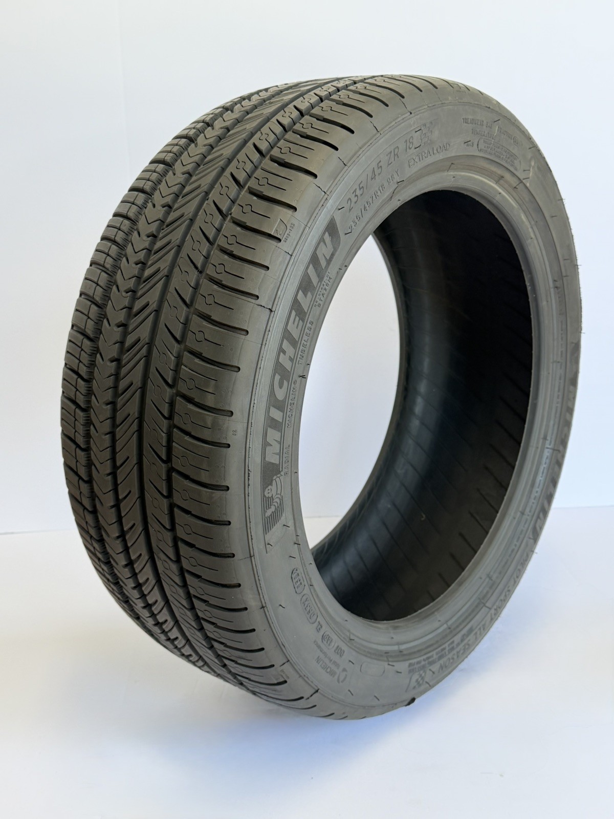 235/45ZR18 98Y Michelin Pilot Sport All Season 4 10/32 DOT 2522 2354518