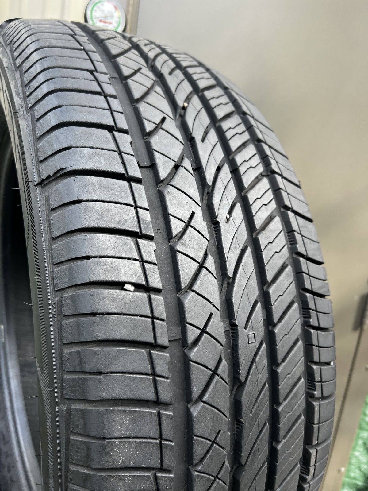 1 Tire Cooper ProControl 235/60R18 107V DOT.0124 9.75/32 NO Patch