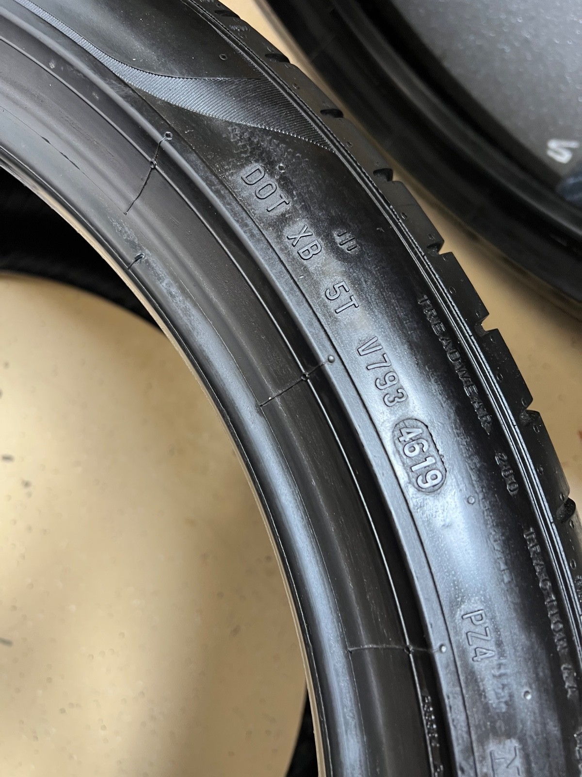 2 – TAKEOFF 305/35ZR21 XL (109Y) Pirelli P Zero PZ4 PNCS (B) Bentley – 4058