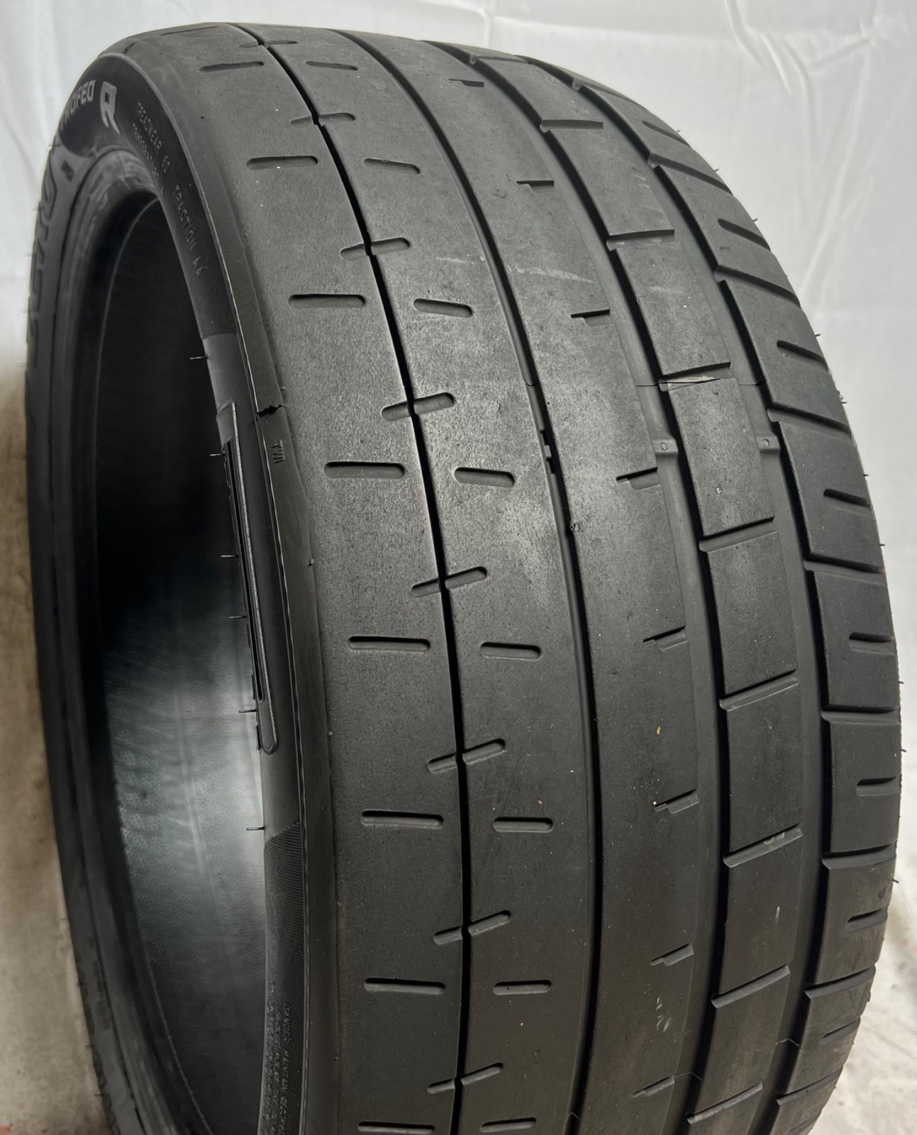 1 – TAKEOFF 235/35ZR19 XL (91Y) Pirelli P Zero Trofeo R (N0) Porsche OEM – 6060