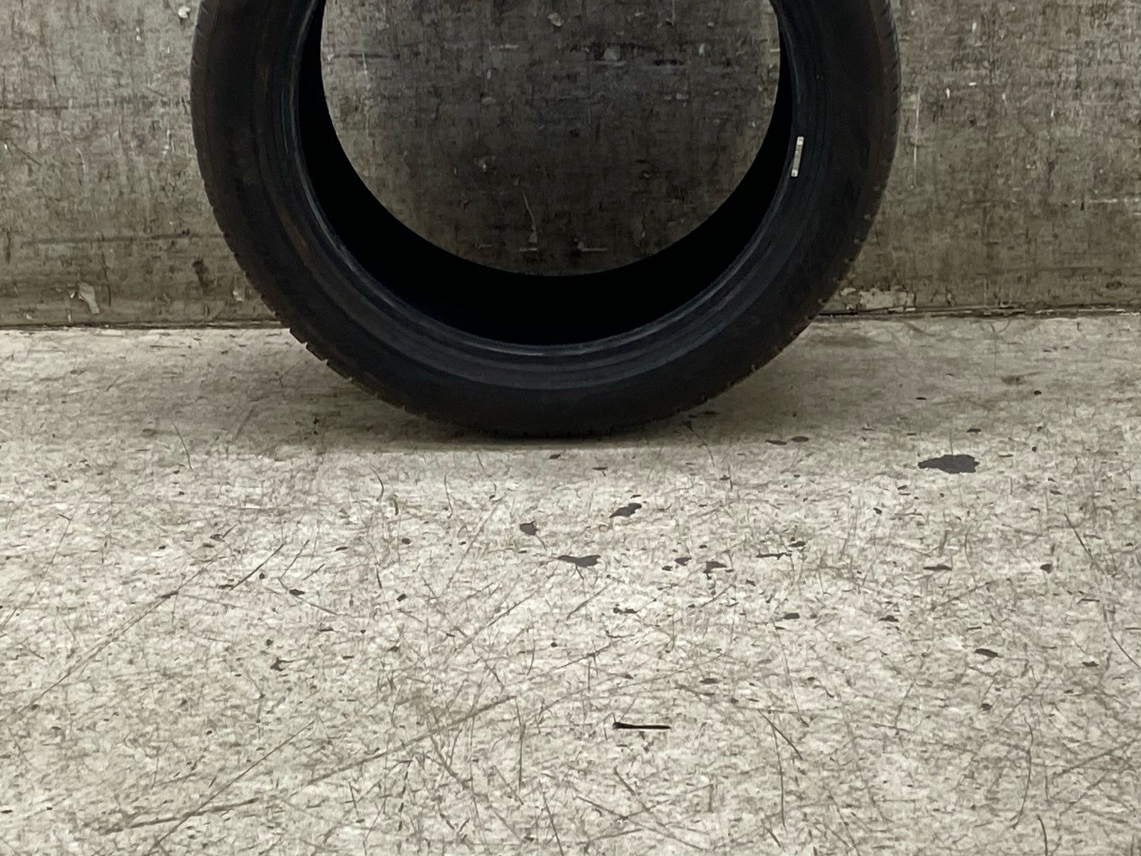 Pirelli P Zero All Season 285/40R20 TIre 8/32nds Tread Depth Datecode 2724