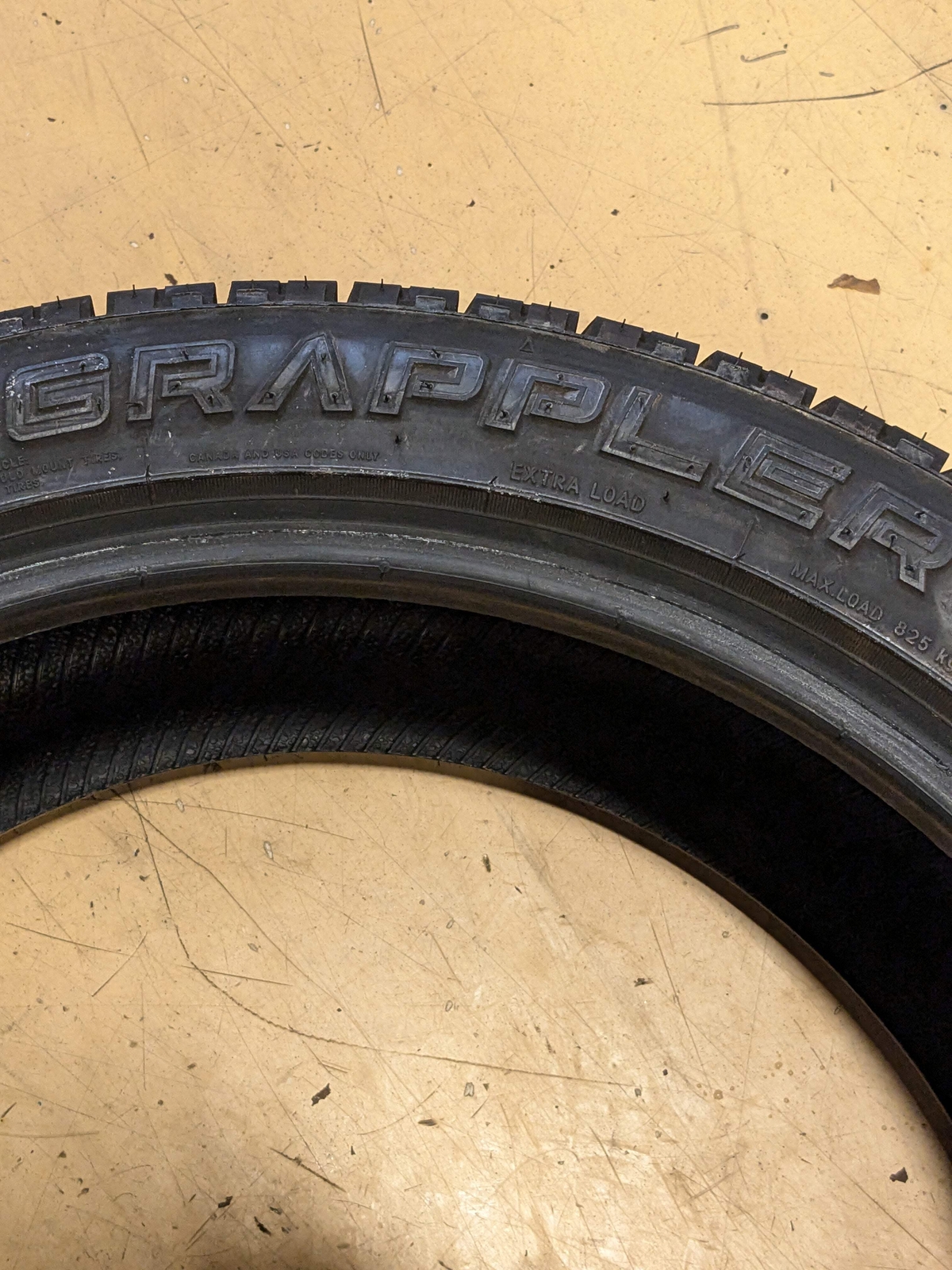 USED 12/32″ NITTO NOMAD GRAPPLER 255 40 20 101H ALL TERRAIN SUV/CROSSOVER TIRE 2