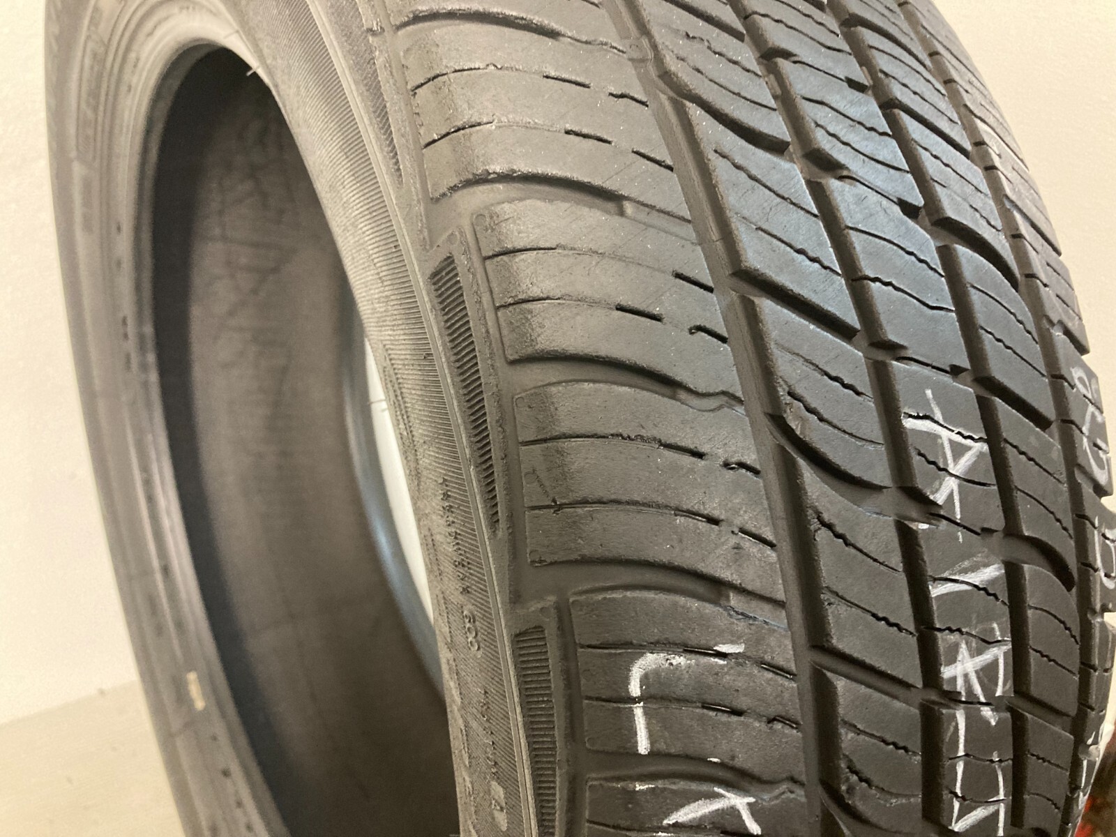 NO SHIPPING ONLY LOCAL PICK UP 1 Tire 255 55 20 Cooper Adventurer H/T 107H