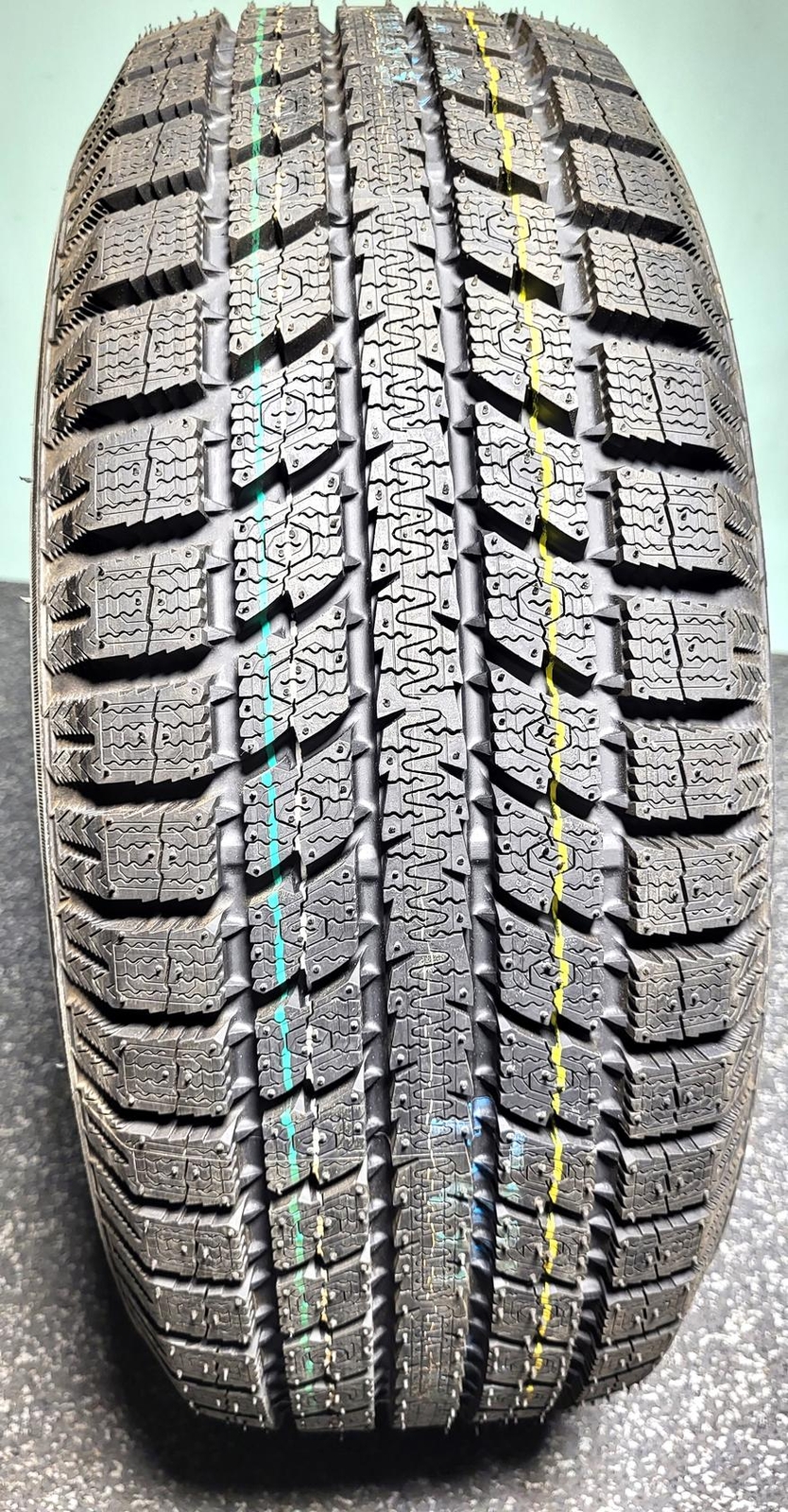 Toyo Observe GSI-5 195/60R14 86T Tire DOT Date 2320