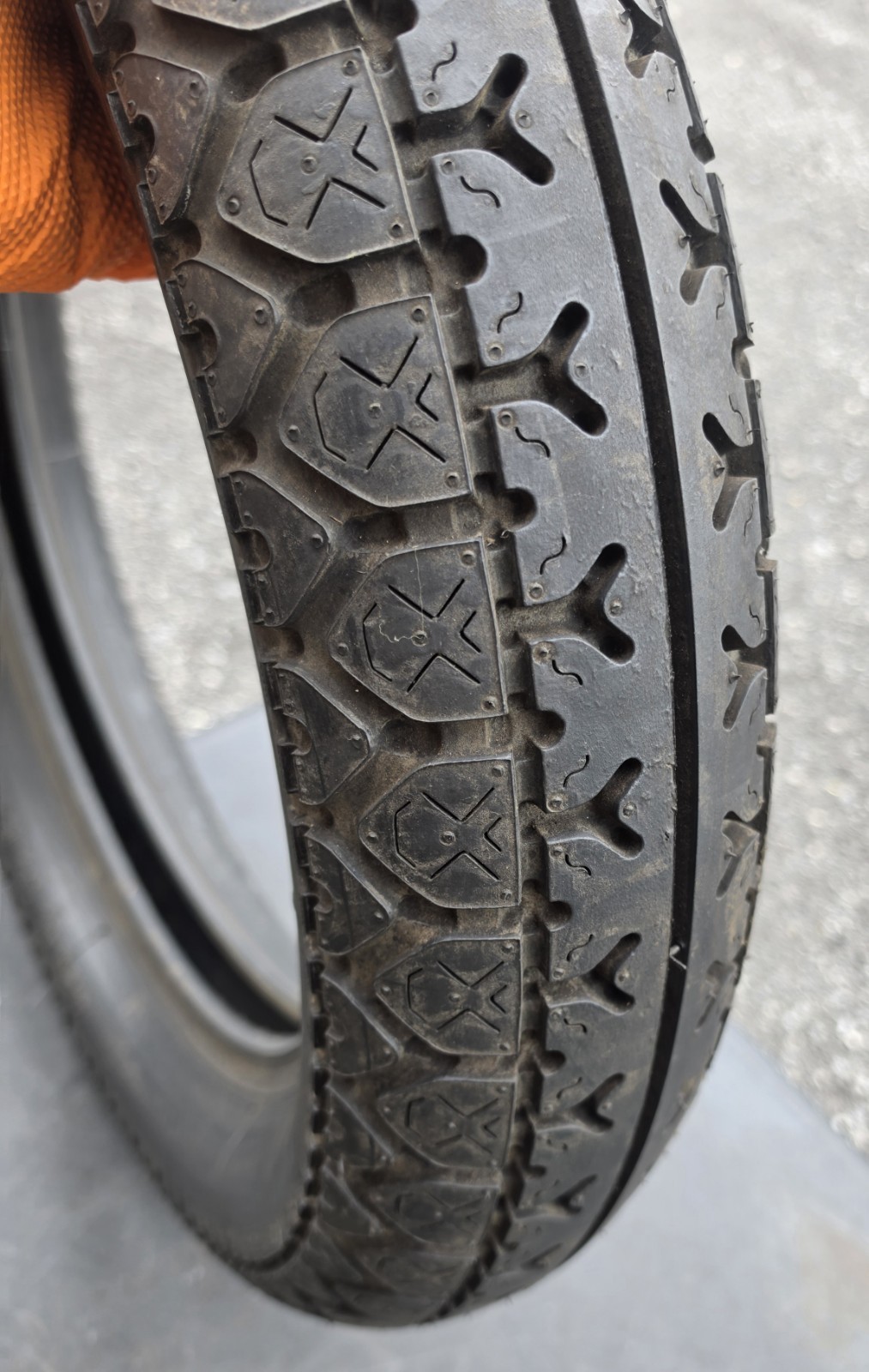 NOS Vintage Continental Twin K112 Rear Tire 4.25/85H18 New old stock