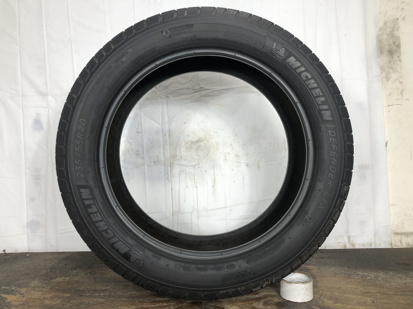 [1] Michelin Defender LTX M/S P235/55R20 235 55 20 Tire 9.75/32