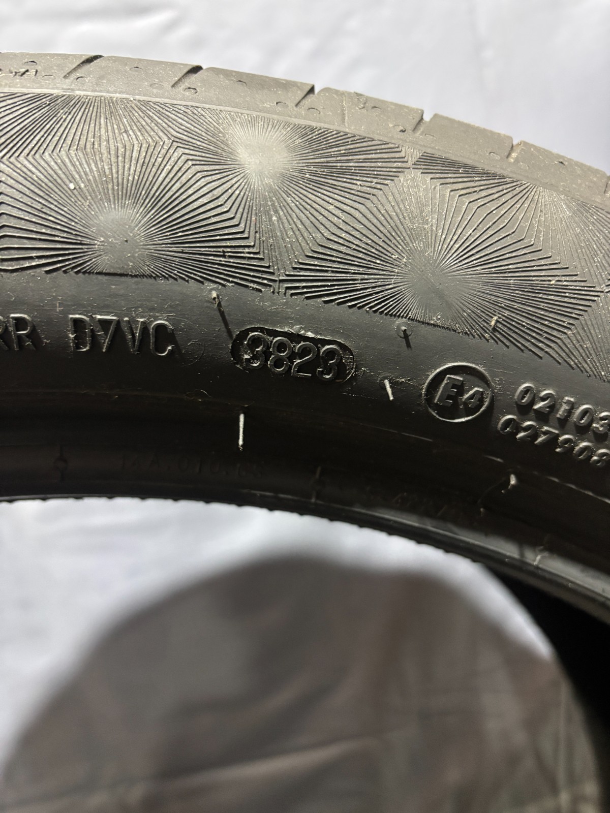 1(One) 315/35R22 Continental PremiumContact6 SSR RSC 111Y – 6/32″ 3153522