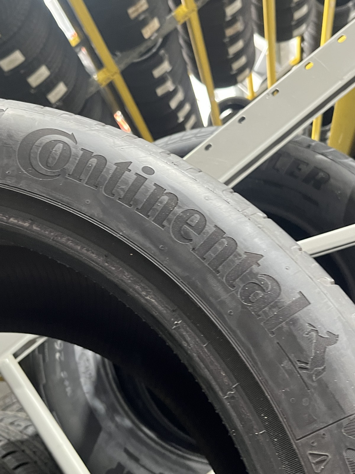 1 Continental EcoContact 6Q MO ContiSilent 325/40R22 114Y DOT.1625 6/32 NO Patch