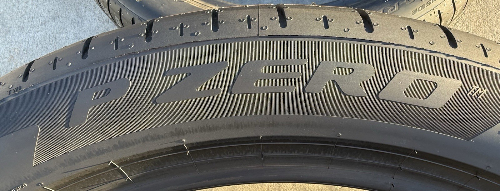 Set of 4 BRAND NEW 285/40R22 106Y Pirelli P Zero PZ5 MO-S Noise Canceling Tires