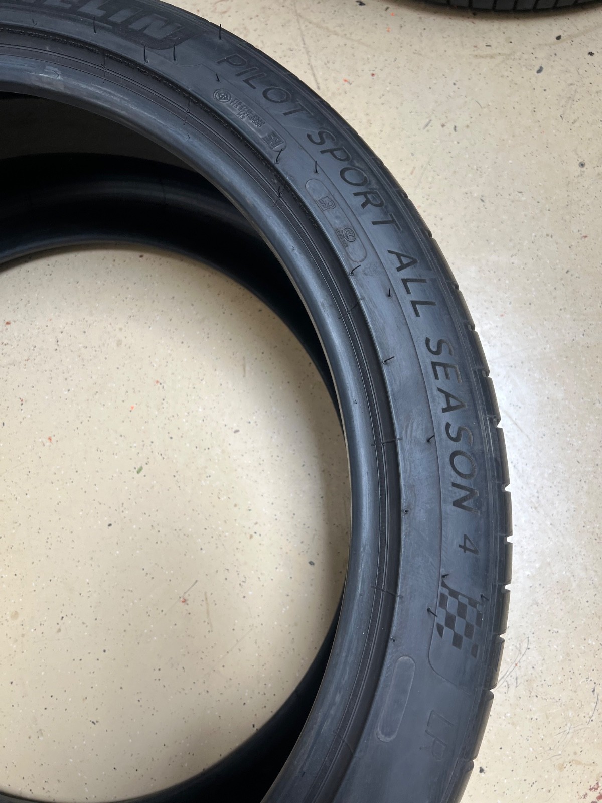 1 – HL 305/35R23 XL (114Y) Michelin Pilot Sport All Season 4 Acoustic (LR) 6158