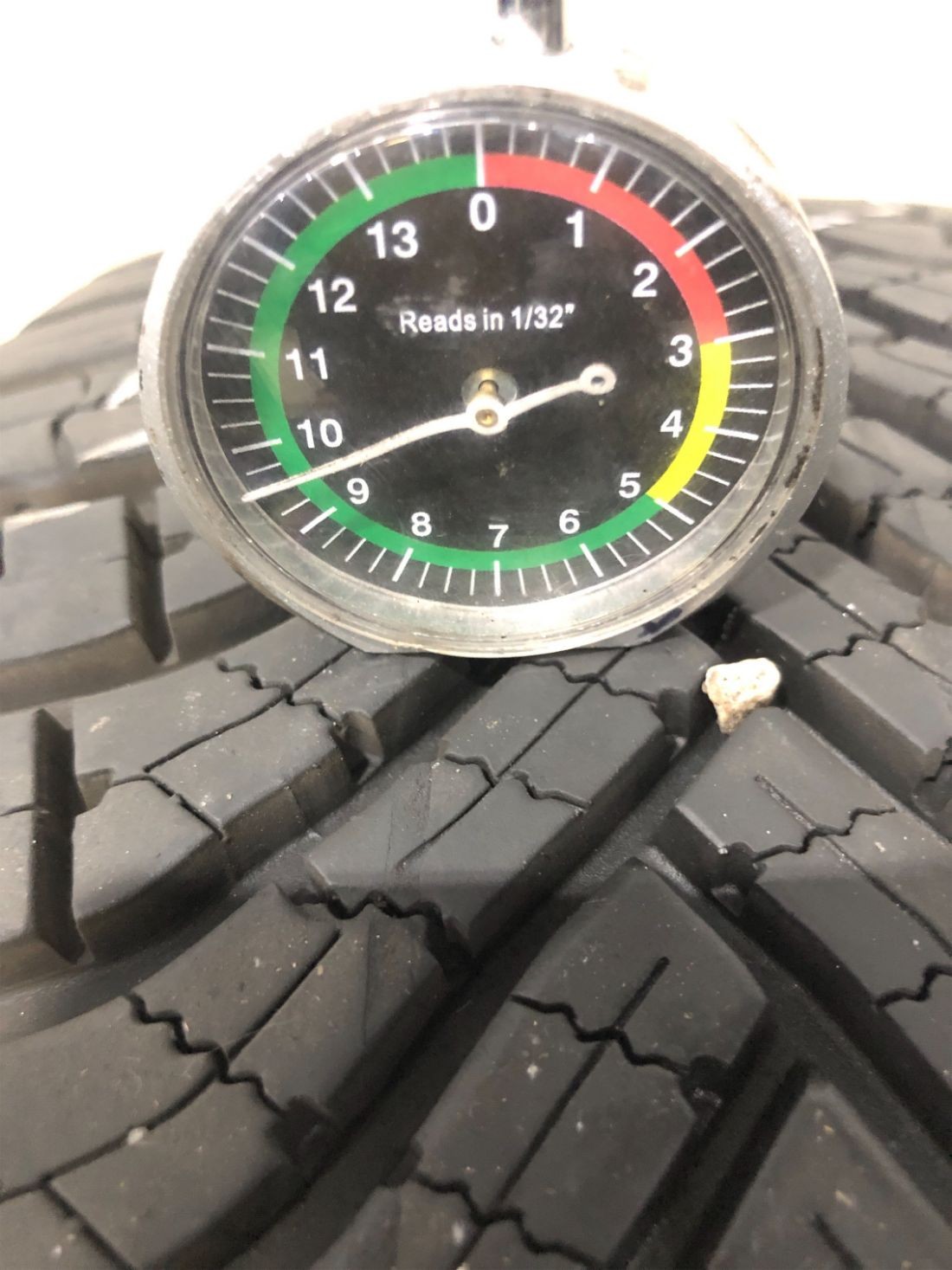 1x P225/55R19 Goodyear Assurance Weather Ready 2 9/32 103 V Used Tire 2255519