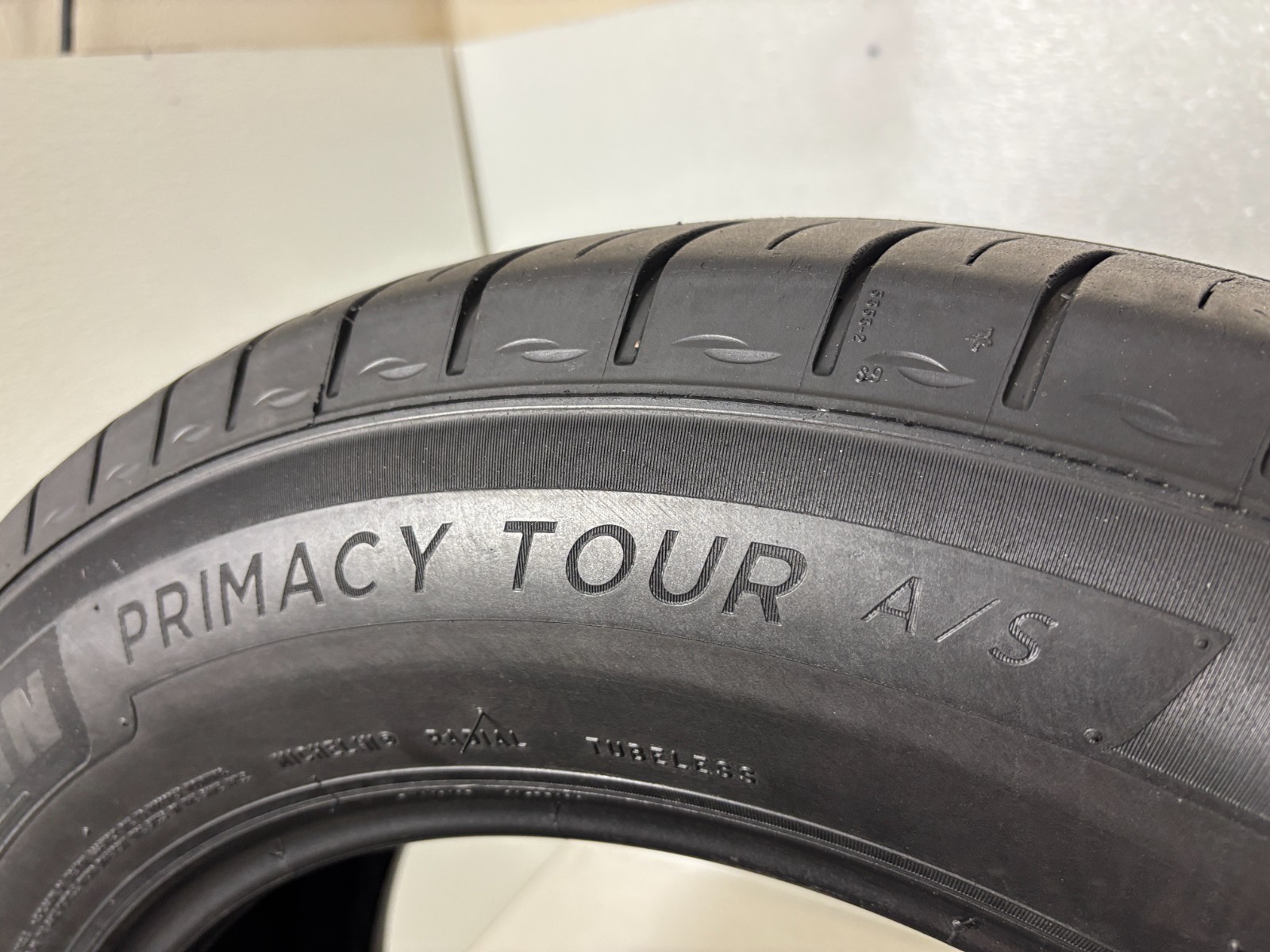 NO SHIPPING ONLY LOCAL PICK UP Set 4 Tires 235 65 18 Michelin Primacy Tour A/s