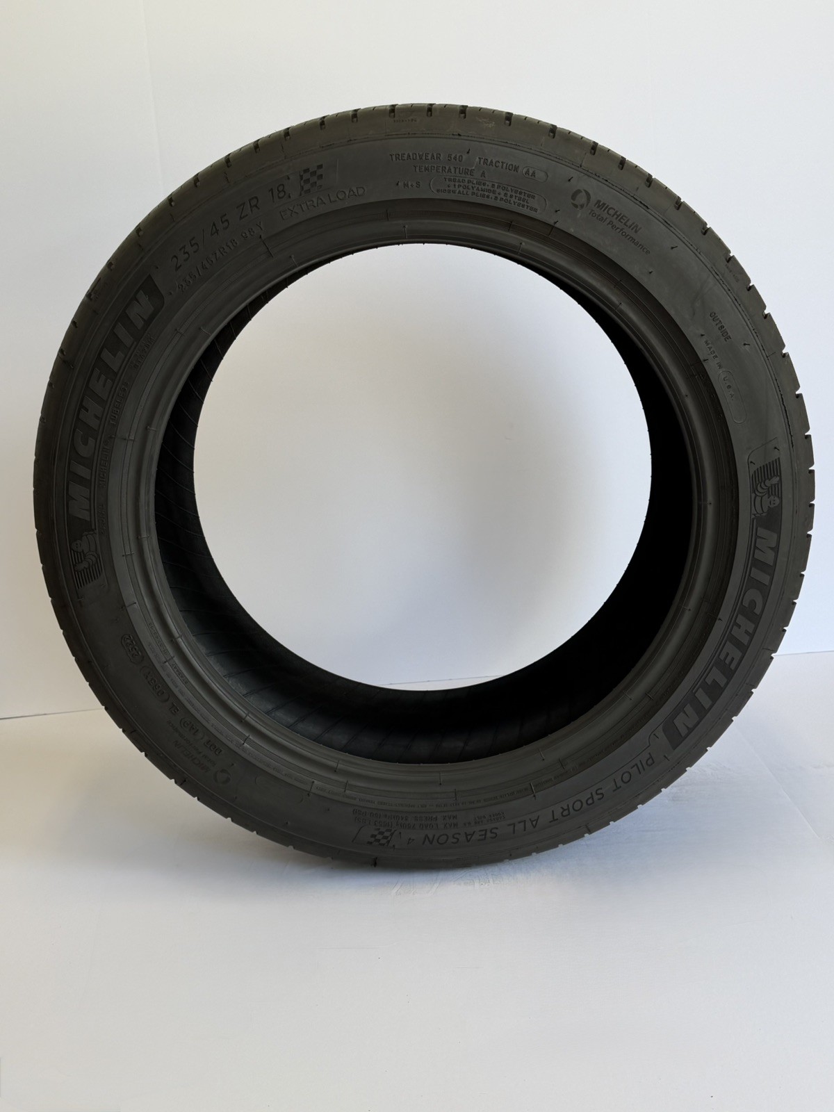 235/45ZR18 98Y Michelin Pilot Sport All Season 4 10/32 DOT 2522 2354518