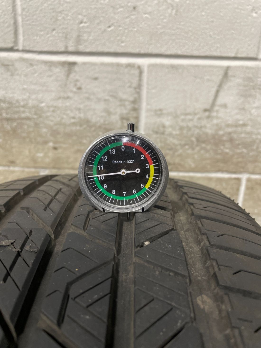 2x P245/45R20 Road Hugger GT Ultra 10/32 103 W Used Tires 2454520