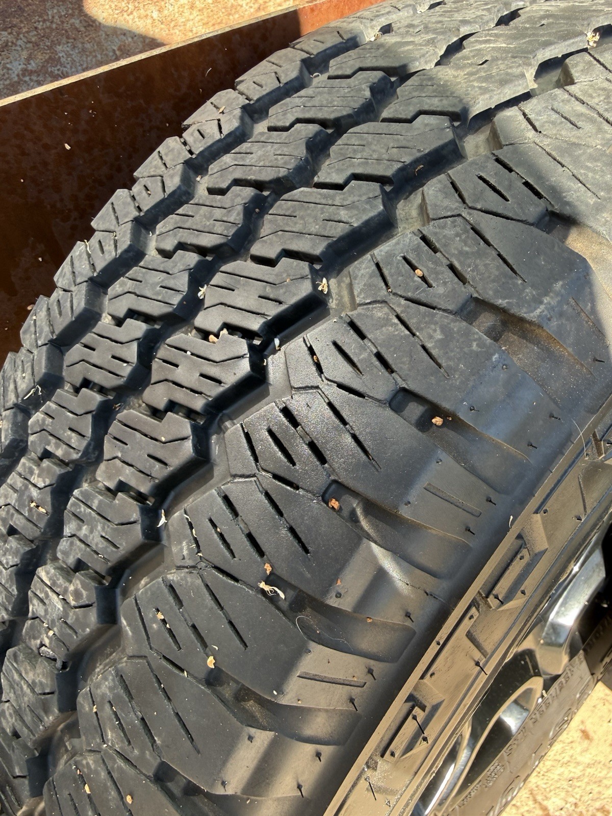 Set,Used-LT275/70R18 Bridgestone Dueler A/T 125/122R10/32 DOT5025