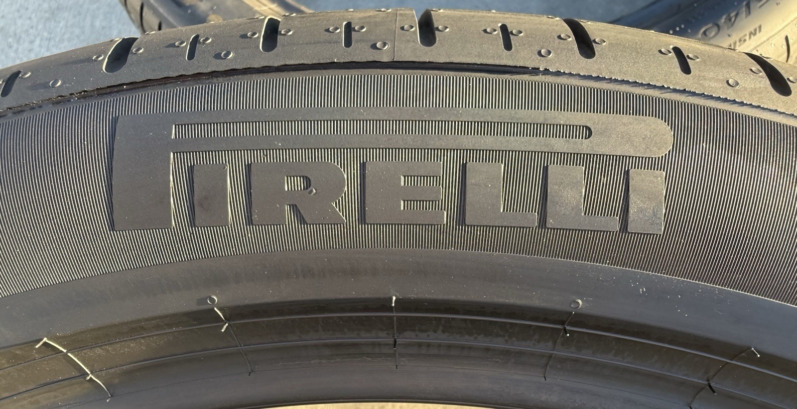 Set of 4 BRAND NEW 285/40R22 106Y Pirelli P Zero PZ5 MO-S Noise Canceling Tires