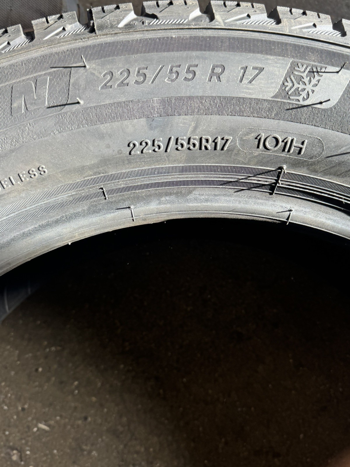 Brand New 225/55R17 Michelin X-Ice Snow 101H DOT1625
